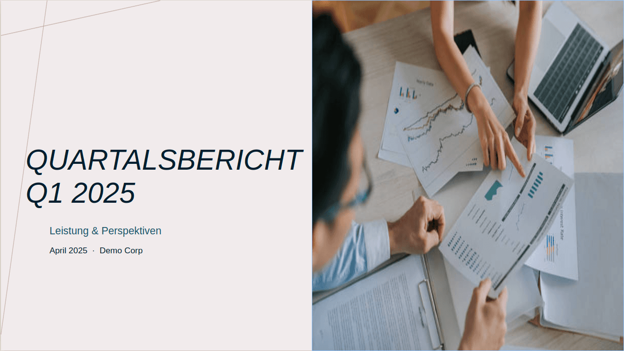 Titelfolie einer vierteljährlichen Finanzberichterstattung, von Paul in der Unternehmensvorlage von Demo Corp erstellt.